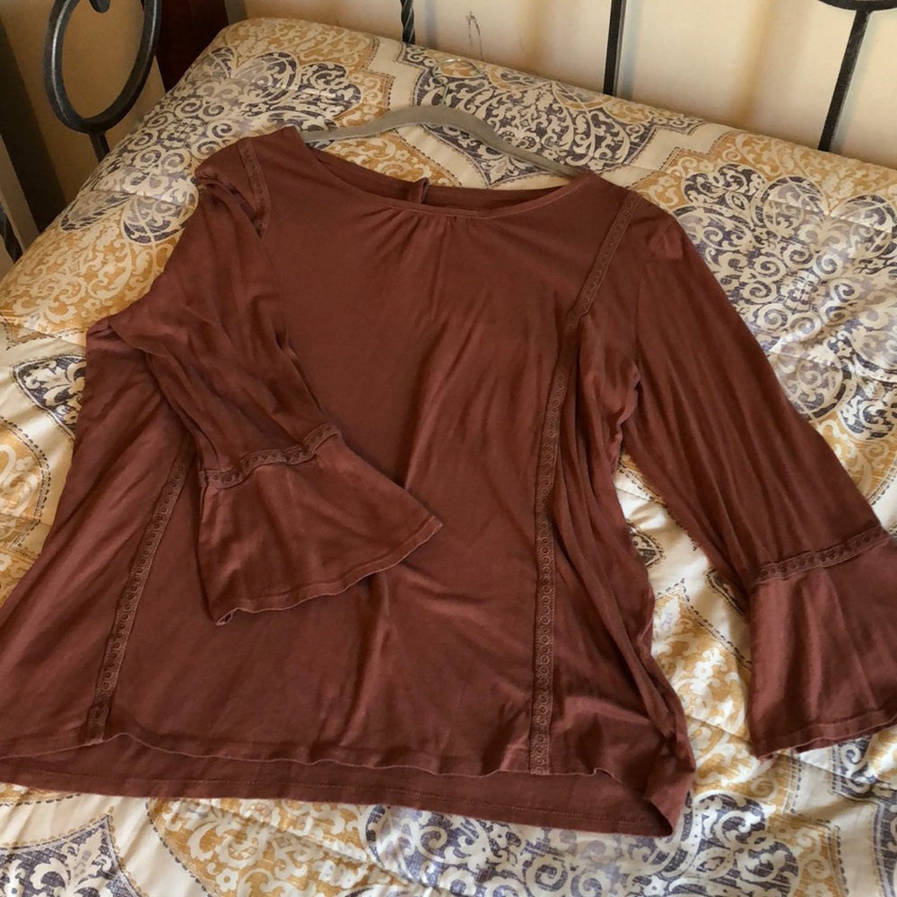 Small bell sleeve top